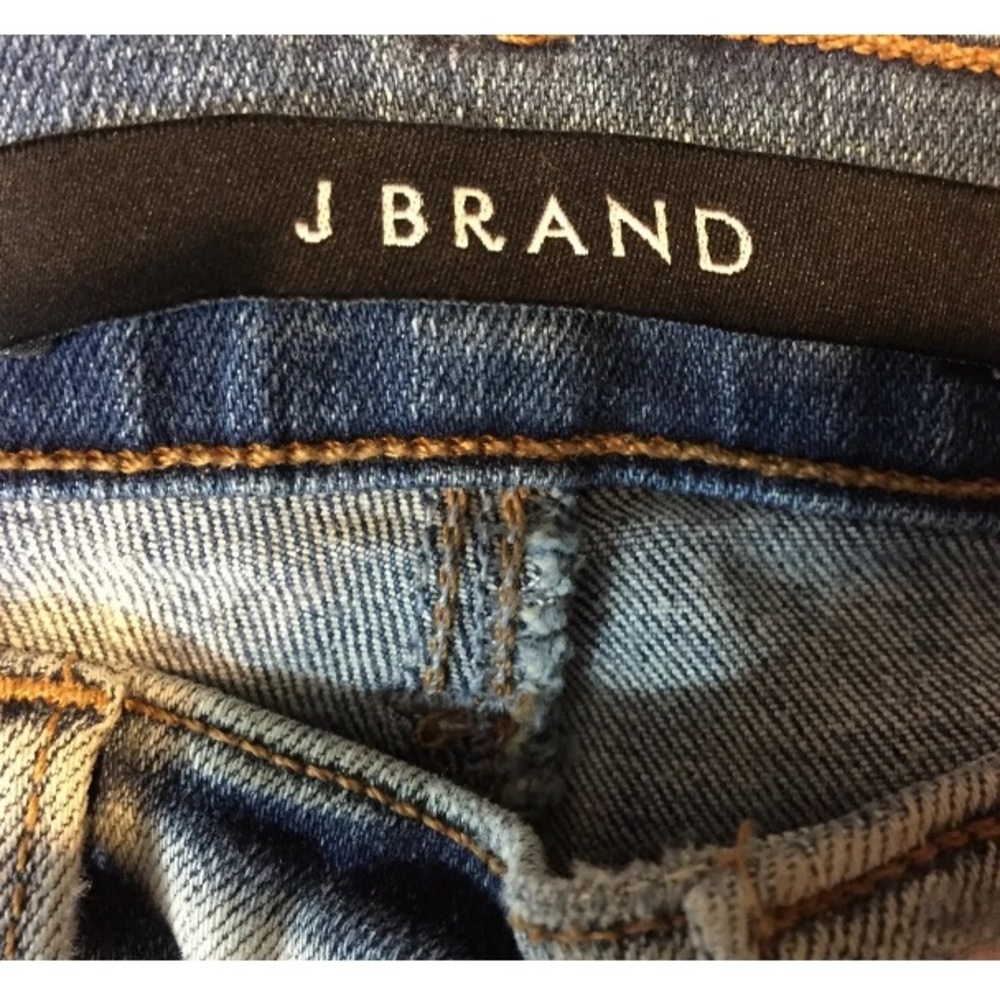 J Brand ALANA Cropped Distressed Jean Remnant Wash - Picture 7 of 8